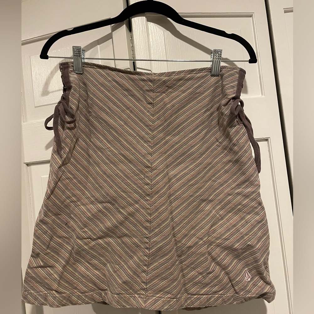 Skirt with ties on the sides